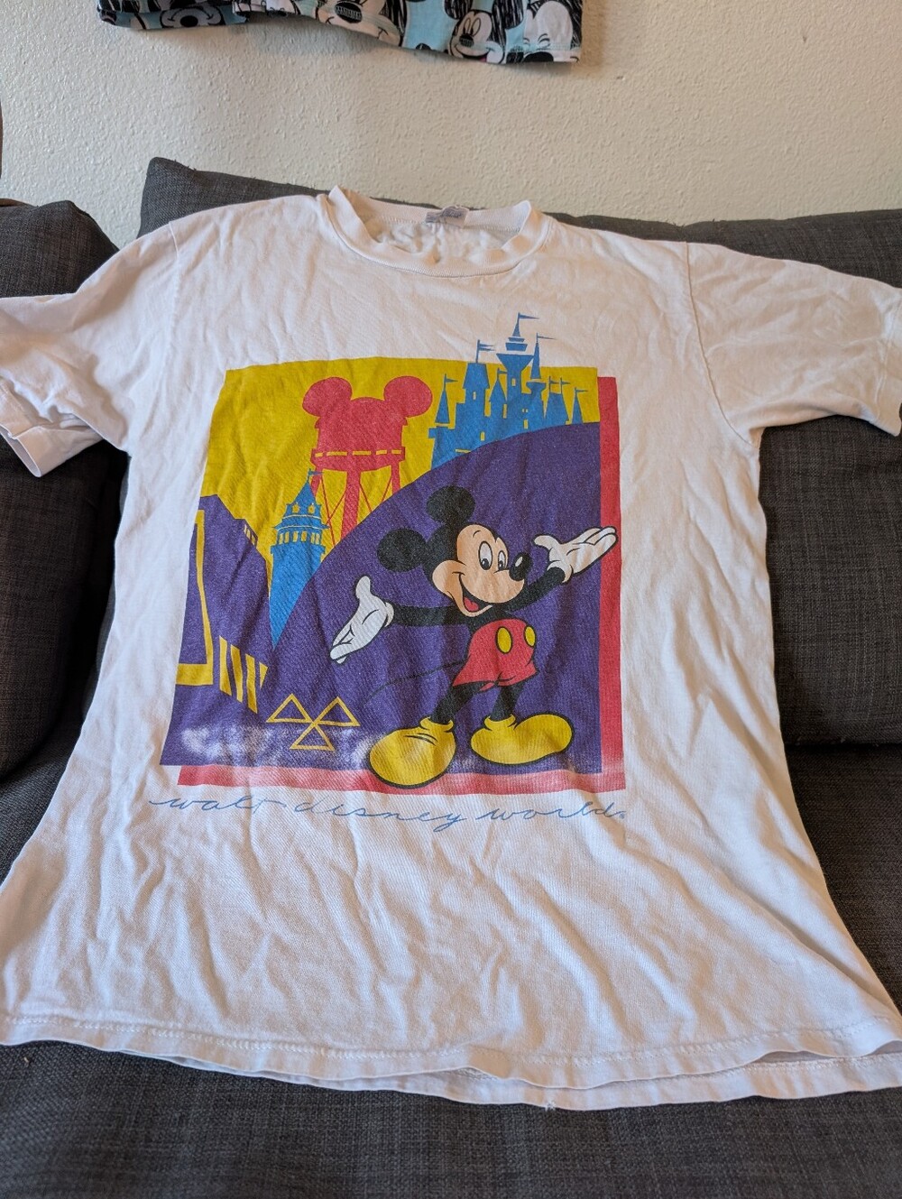 Vintage 1990 Disney Mickey Mouse T-shirt!